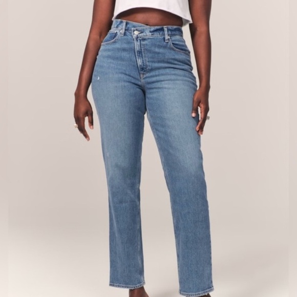 A&F Curve Love ’90s Straight Ultra High-Rise Jeans 24/00 Crossover/Angled Waist - Picture 1 of 9